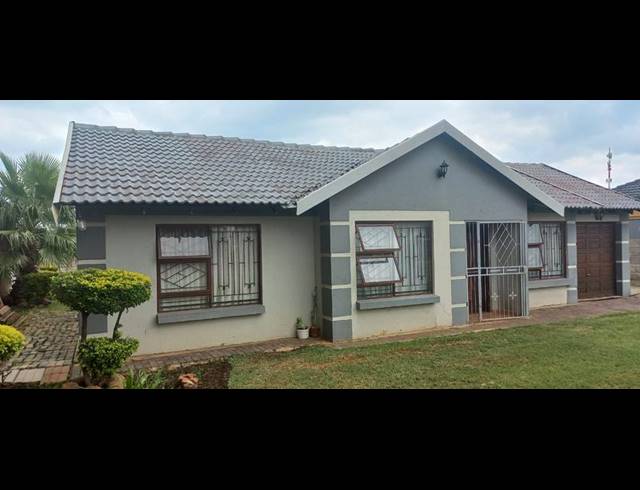 4 BEDROOM HOUSE FOR SALE IN THE ORCHARDS
